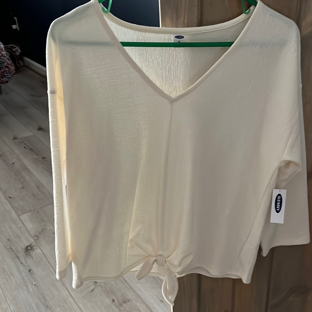 Old Navy shirt. Size Medium. Never worn